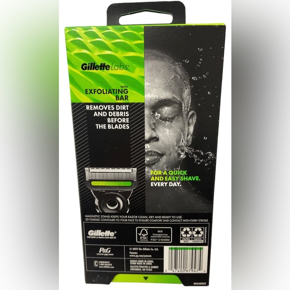 NIB GILLETTE LABS WITH EXFOLIATING BAR - Picture 2 of 4